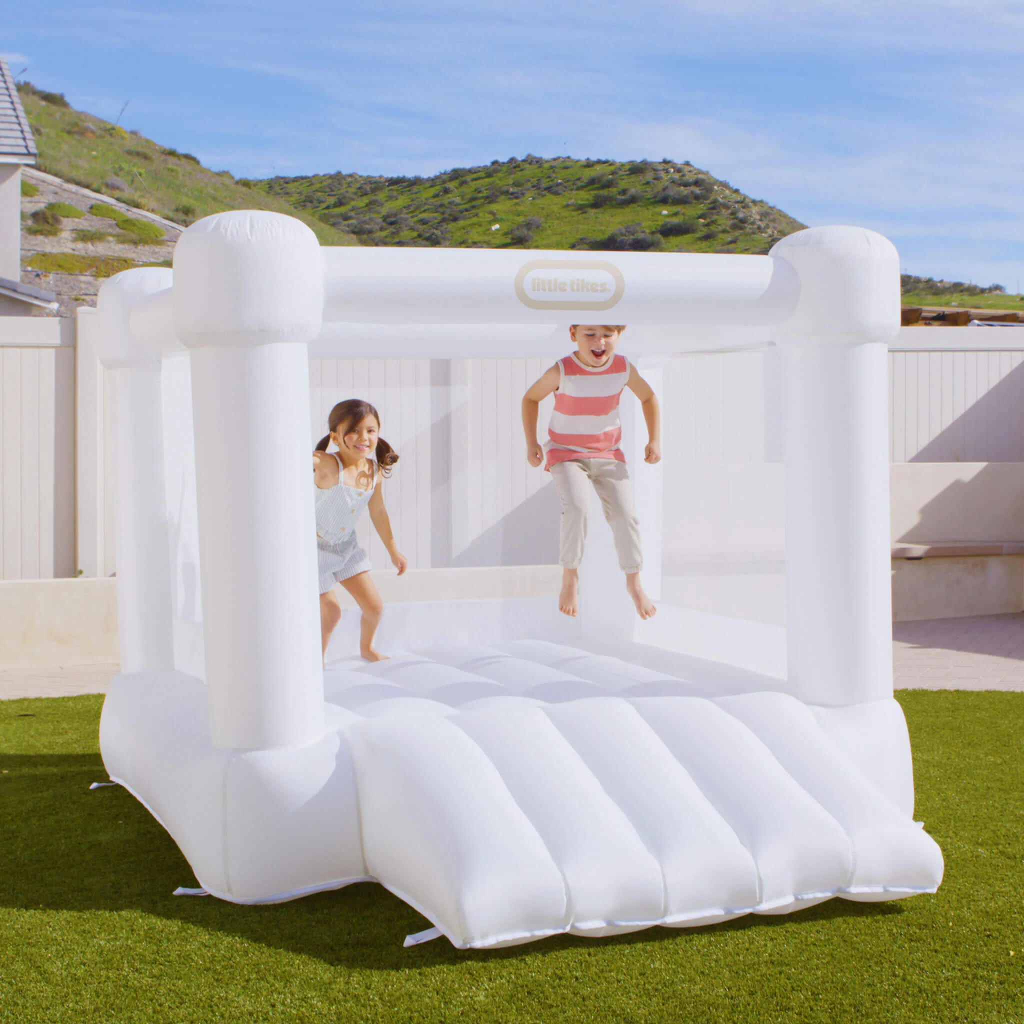 Little Tikes Cloud Collection White Jr. Jump 'n Slide Bouncer - Image 2
