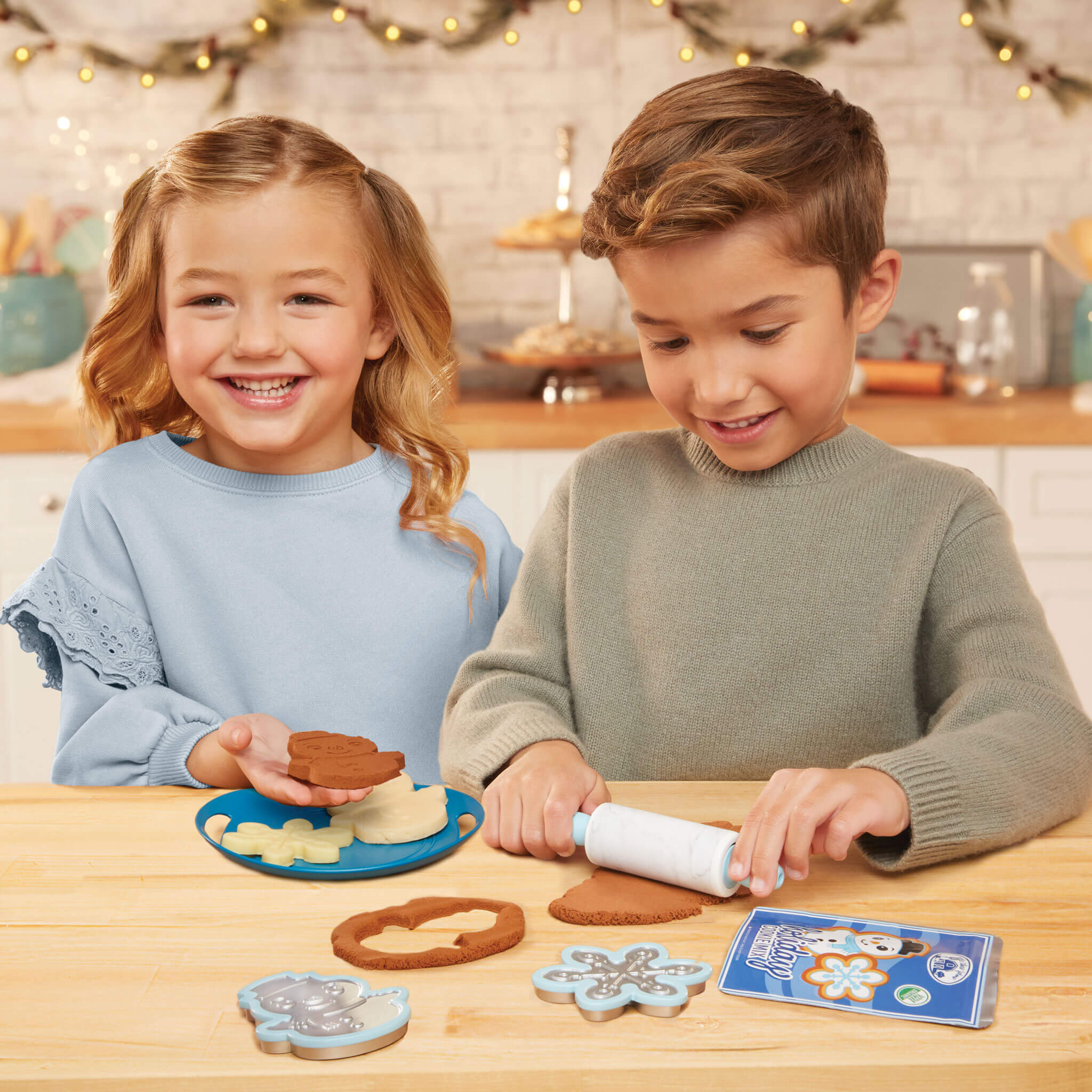 Little Tikes Creative Chefs Holiday Cookie Kit Utensil - Image 2