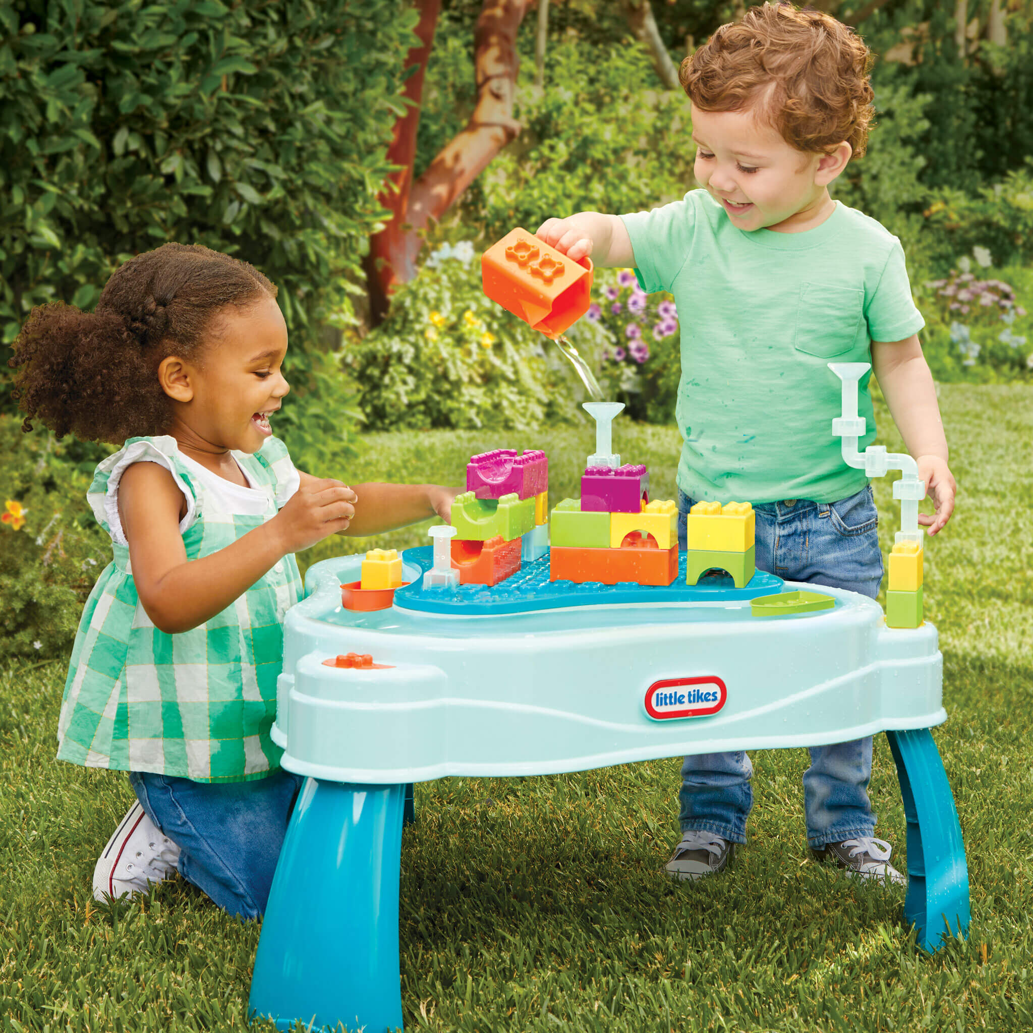 Little Tikes Build & Splash Water Table with 25+ Accessories Bag - Image 2